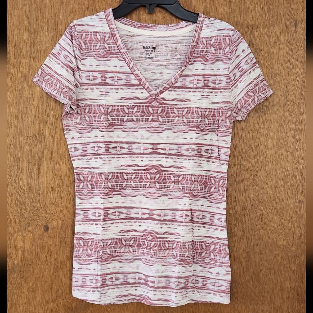 Mossimo t-shirt, size small